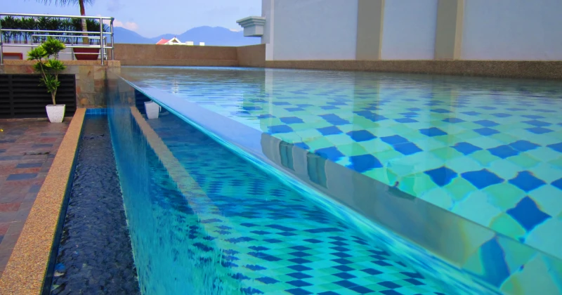 Essential Guide to Acrylic Pool Walls: Installation and more