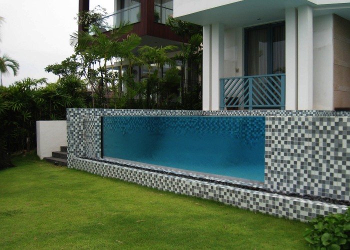 perfect glass wall pools