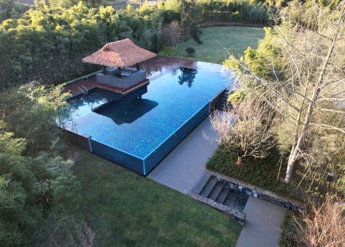 glass wall pools