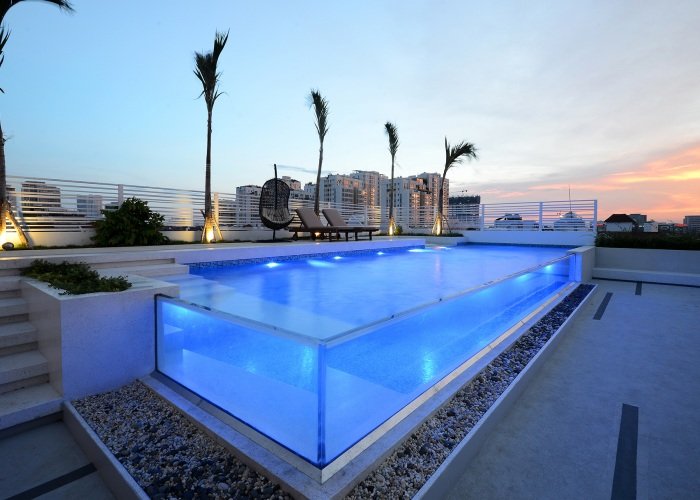 Acrylic pools