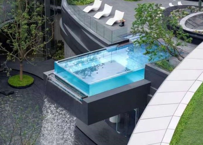 Glass Wall Swimming Pools: A Guide to Safety and Privacy of Your Swim