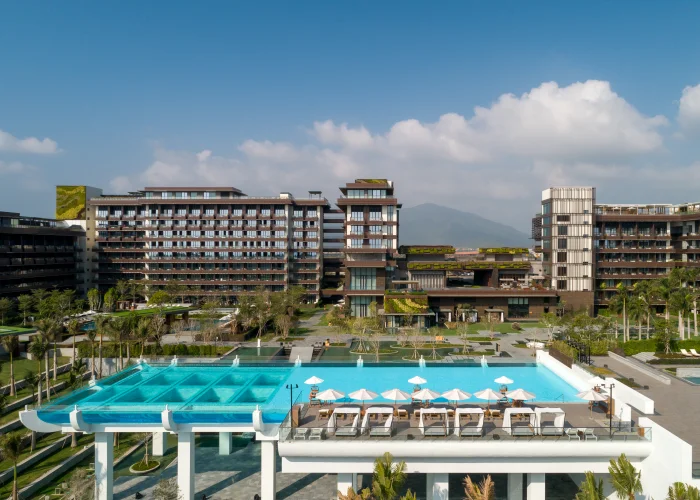 Large hotel acrylic swimming pool